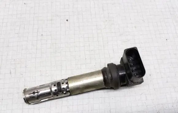 Volkswagen Golf IV High voltage ignition coil 036905100A