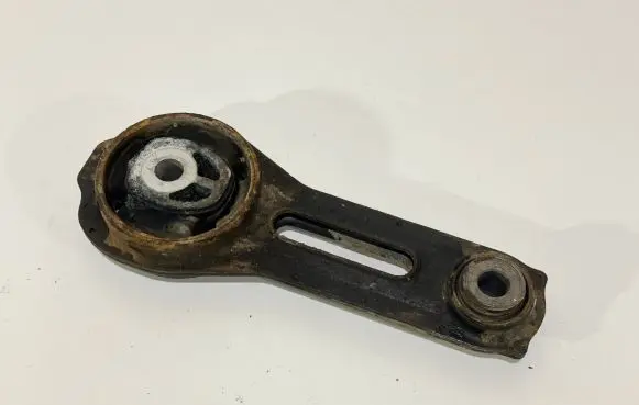 Mitsubishi Outlander Engine mount bracket
