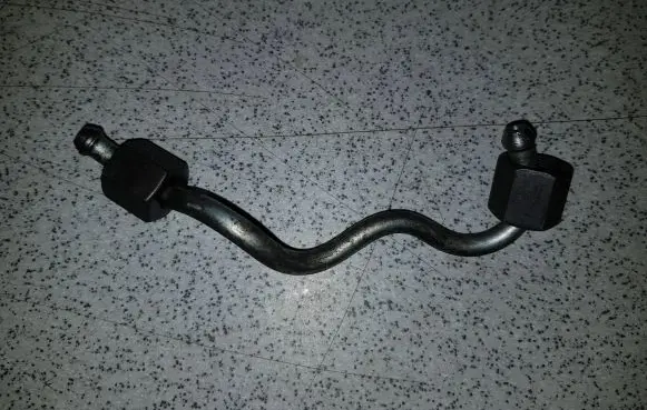 BMW 5 E60 E61 Fuel injector supply line/pipe 13537792713