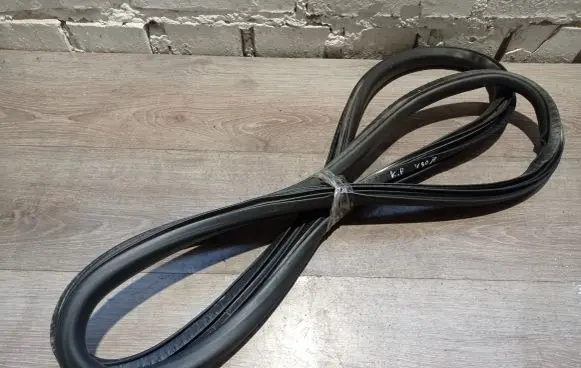 Volvo V40 Front door rubber seal 31385195