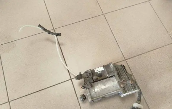 Mercedes-Benz GL X166 Air suspension compressor/pump A1663200104