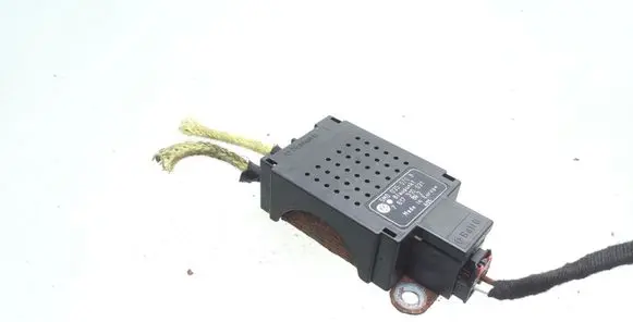 Volkswagen Golf V Aerial antenna amplifier 5M0035570B 7617310031