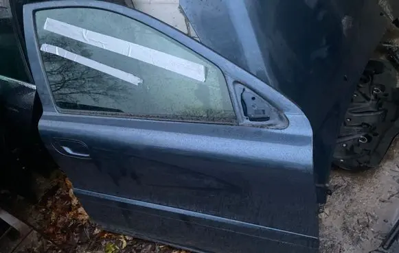 Volvo V70 Front door