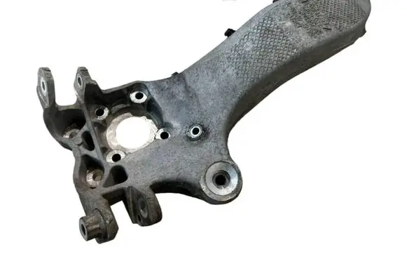 Rear wheel hub spindle/knuckle