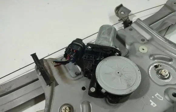 Mitsubishi Grandis Front door window regulator motor MR989948