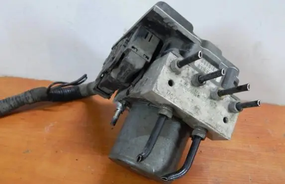 Nissan Qashqai ABS Pump 0265951528 00723M0122