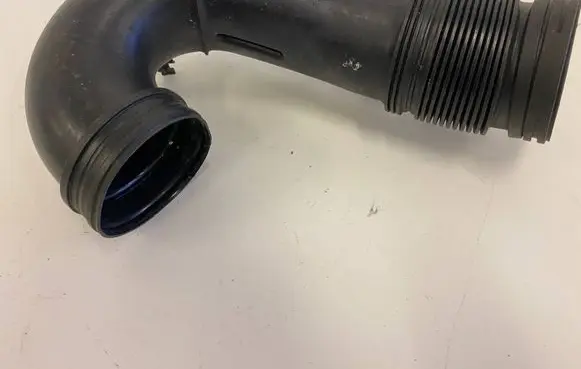 Volkswagen Touareg II Air intake duct part 7P6129684B