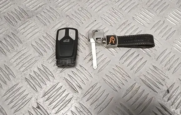 Audi A4 S4 B9 Ignition key/card 4M0959754T