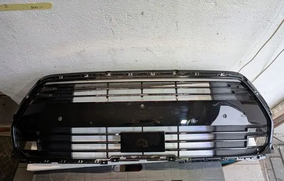 KIA Niro Front bumper upper radiator grill