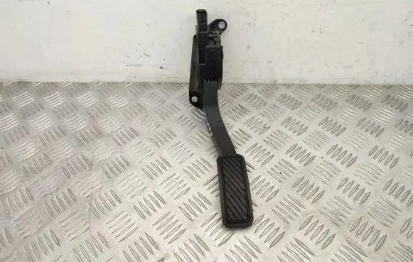 Ford B-MAX Accelerator throttle pedal 8V219F836AB