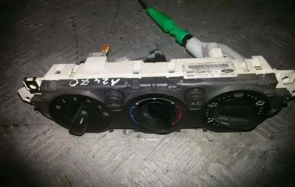 Ford Focus Climate control unit 3M5T19980AD 3M5T-19980-AD