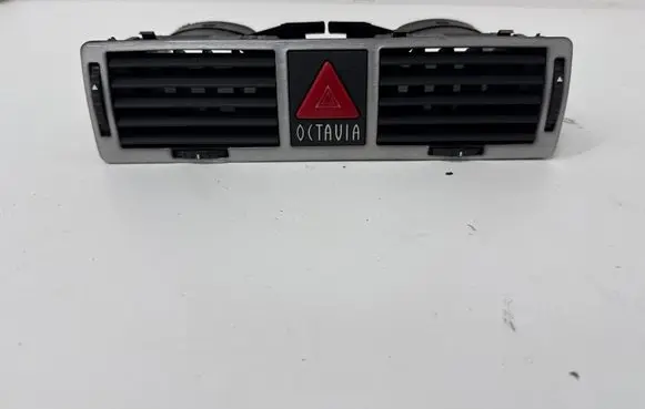 Skoda Octavia Mk1 (1U) Dash center air vent grill
