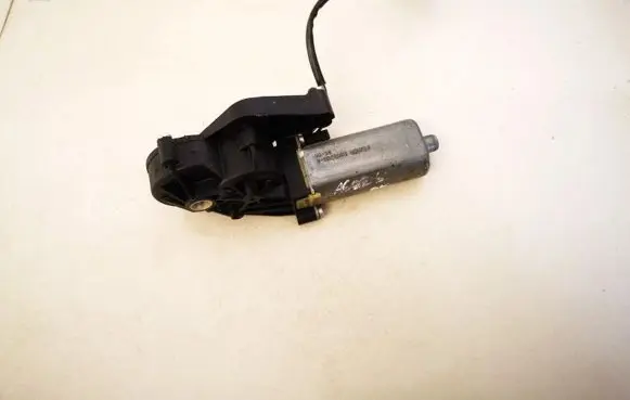 Mercedes-Benz E W211 Seat adjustment motor 820591114 82059111-4