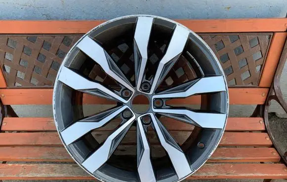 Volkswagen T-Roc R19 alloy rim 