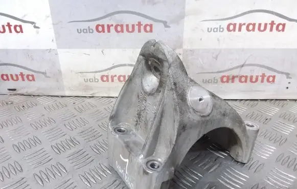 Volkswagen Touareg I Engine mounting bracket 07Z199307B