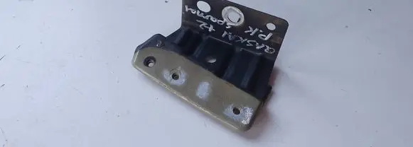 Nissan Qashqai+2 Fender mounting bracket