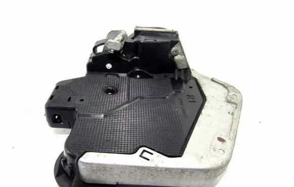 Suzuki Grand Vitara II Rear door lock
