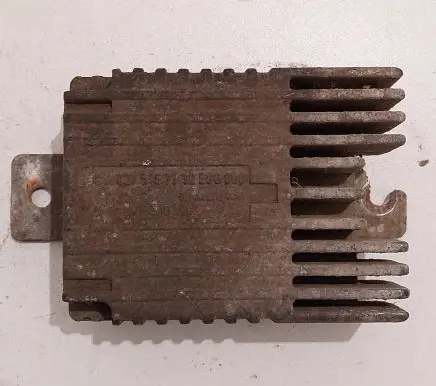 Mercedes-Benz E W210 Fan control module A0275457732