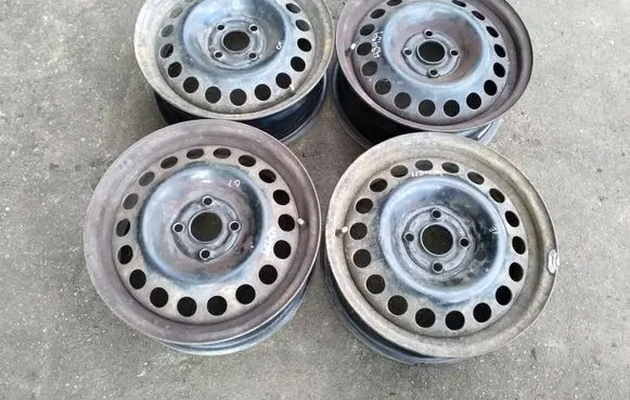 Opel Astra G R15 winter/snow tires with studs 2150143