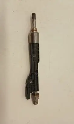 BMW 5 G30 G31 G38 Fuel injector 13648638255 10213541 8638255
