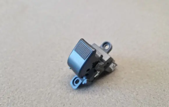 Mazda BT-50 Electric window control switch UR5666370 1827TH7