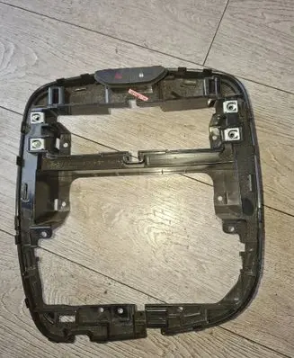 Renault Clio IV Dash center air vent grill 681044296R