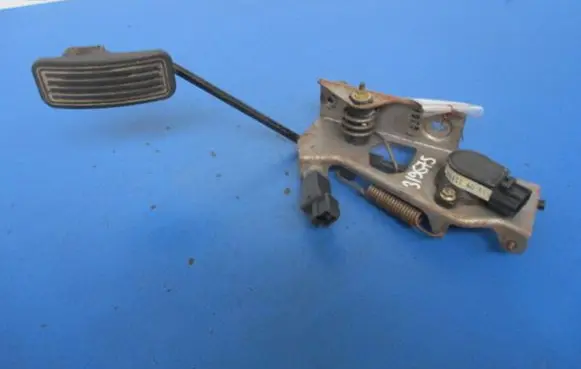 Mazda 626 Accelerator throttle pedal