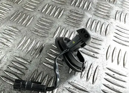 Windshield washer spray nozzle