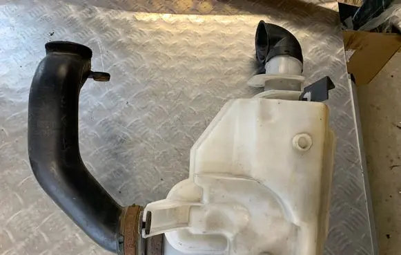 Volkswagen PASSAT B6 Intake resonator 