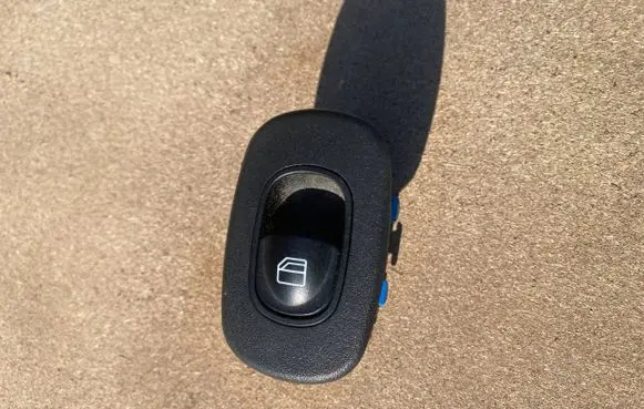 Mercedes-Benz Vito Viano W639 Quarter vent window switch A6396950457 P0097747AD03 P0097747A