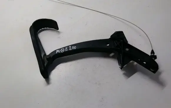 Mercedes-Benz E W210 Accelerator throttle pedal 2103000004