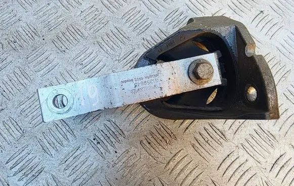 Volvo V40 Engine mount bracket 31359645