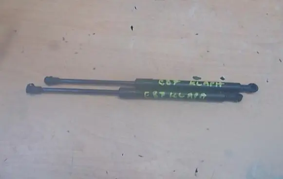 BMW 1 E81 E87 Tailgate strut 7008764