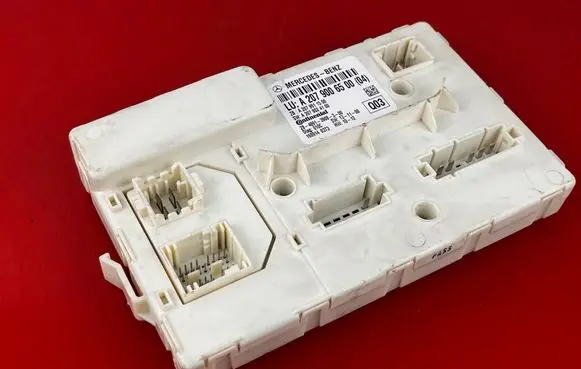 Mercedes-Benz E C207 W207 Convertible roof control unit A2079006500