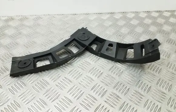 Volkswagen Tiguan Bumper support mounting bracket corner 5N0807394A
