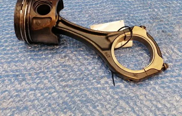 Mercedes-Benz E W212 Piston with connecting rod 8370B
