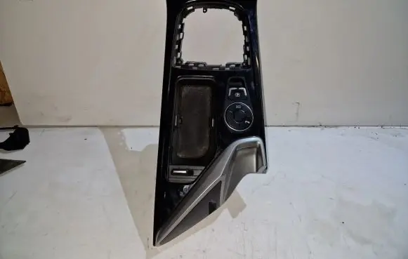 Hyundai i40 Gear shifter surround trim plastic 846513Z000