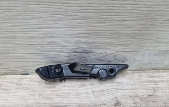 Front bumper mounting bracket