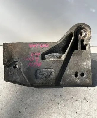 Audi A6 S6 C4 4A Engine mounting bracket 4A0199354