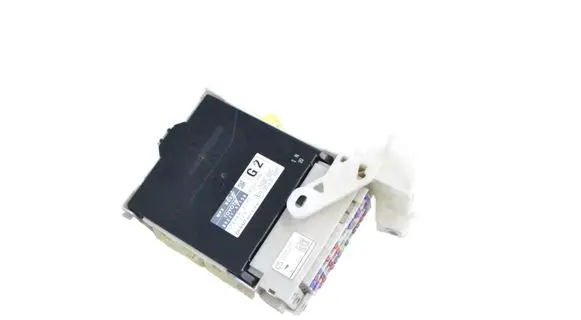 Toyota Prius (XW30) Central body control module 8273047441