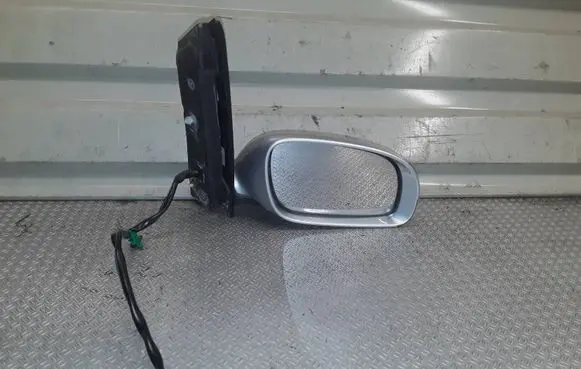 Volkswagen Touran I Front door electric wing mirror E1010744
