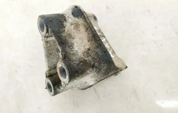 Nissan Sunny Engine mount bracket