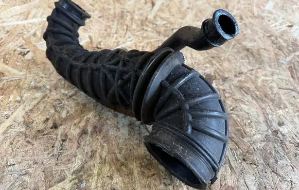 Ford Focus Breather hose/pipe 1M5Q6A886AB