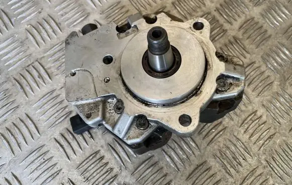 BMW 3 E90 E91 Fuel injection high pressure pump 7788670 055838 0445010045