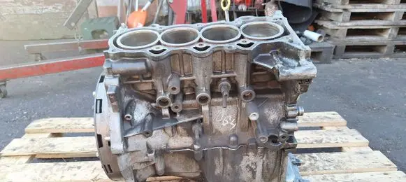 Toyota Prius (NHW20) Engine block 