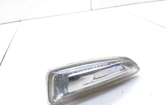 Opel Astra J Front fender indicator light 13273103