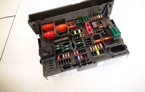 BMW X1 E84 Fuse box set 10688710 9119446-04