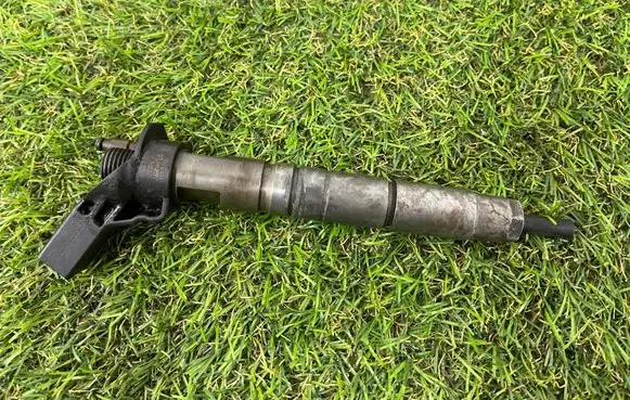 Mercedes-Benz ML W164 Fuel injector A6420701187