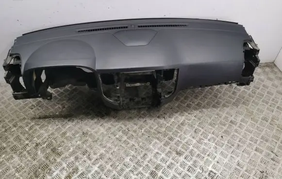 Mitsubishi Pajero Dashboard