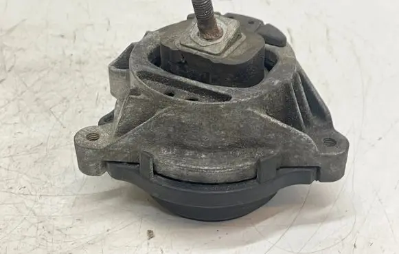 BMW 1 F20 F21 Engine mount bracket 6787657 070911